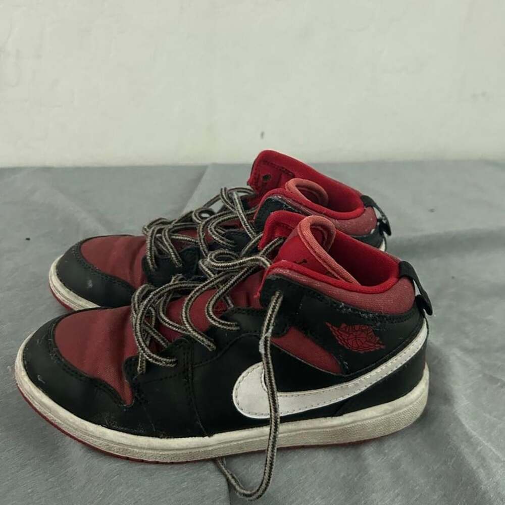 Jordan 1 Mid Size 1.5Y Black Red White Sneakers